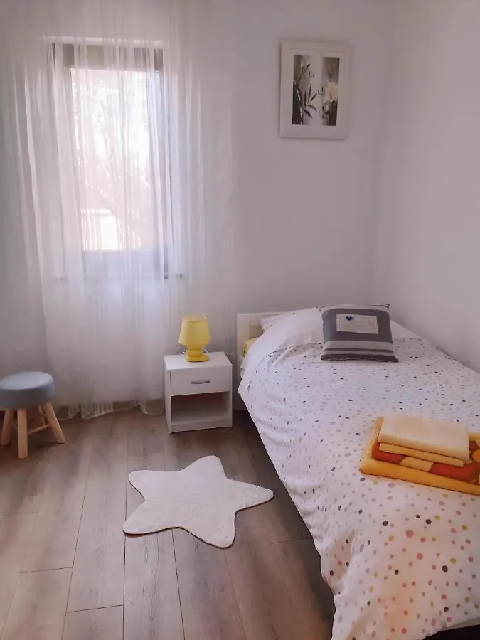 Apartments Monte Grande 풀라